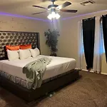 Spacious, Chic 3Bd, Sleeps 8 Convenient To Everything