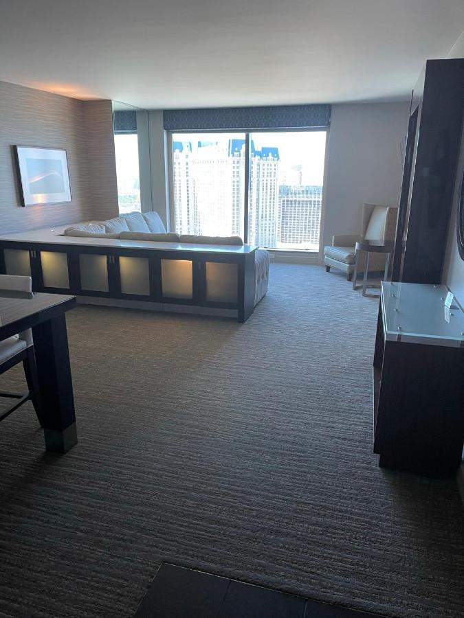 Apartahotel Suites At Elara Strip-no Fees