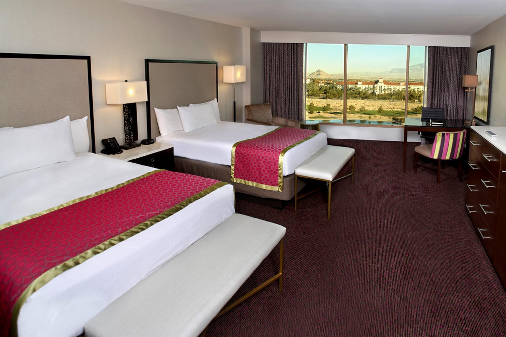 Suncoast Y Casino Resort 4*