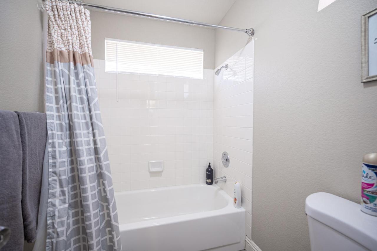 Сasa de vacaciones Brilliant 4 Bedroom House With Pool! Las Vegas
