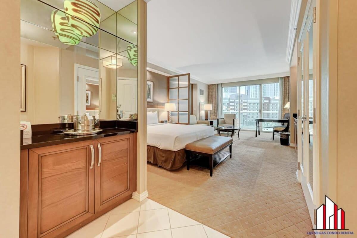 Mgm Signature-04-705 Strip View Balcony *