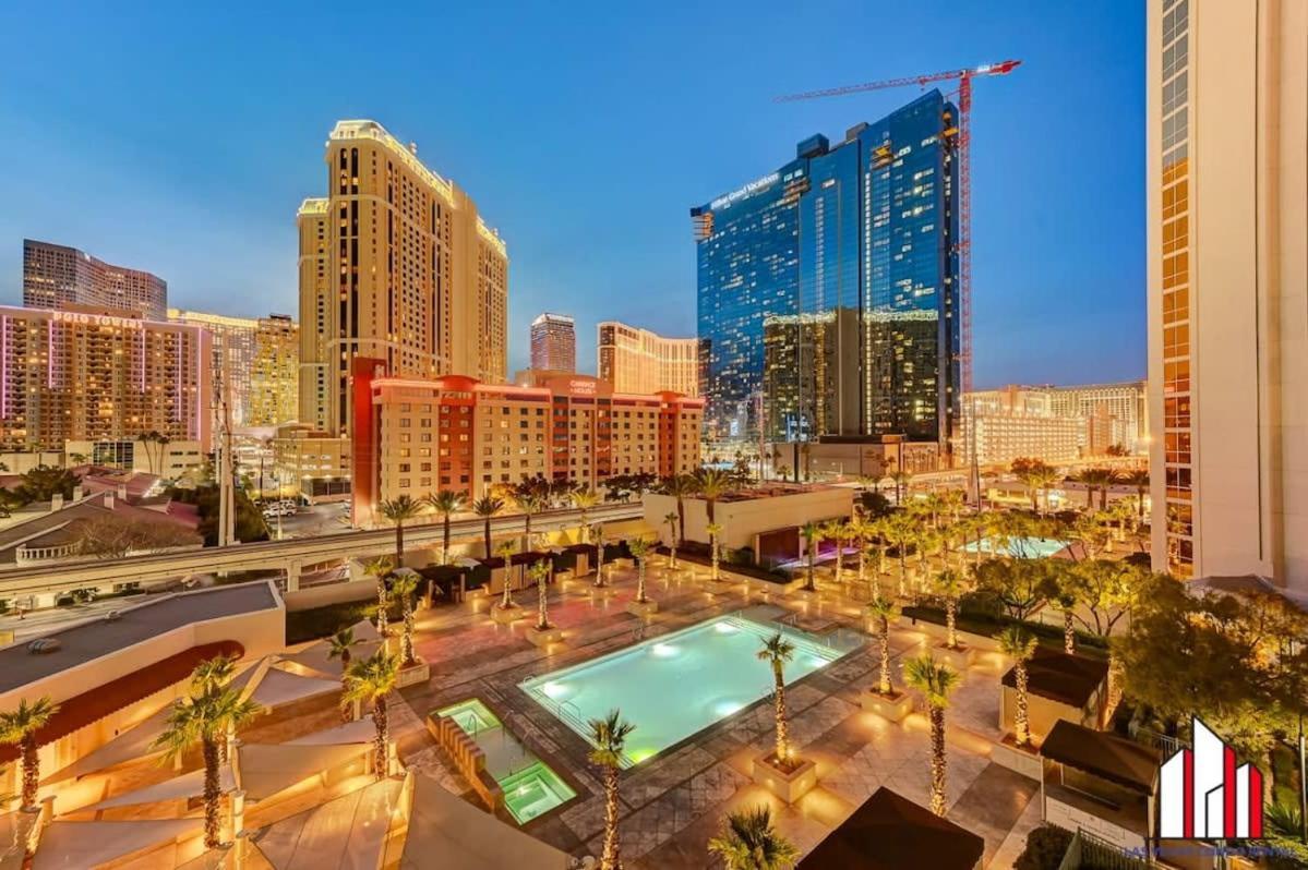 Mgm Signature-04-705 Strip View Balcony *