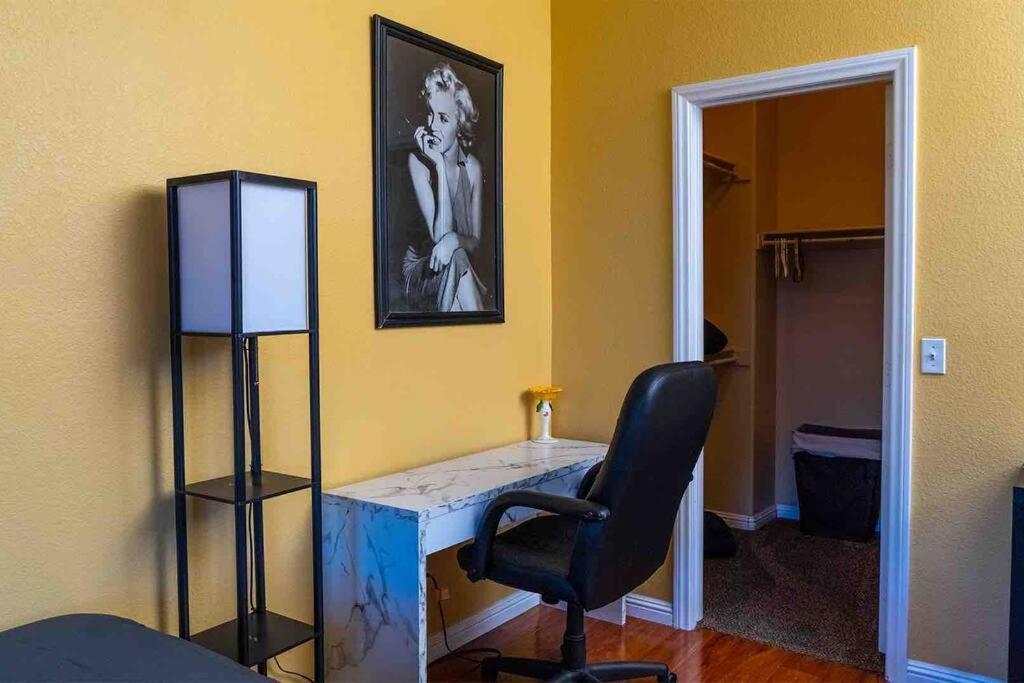 Spacious Classic Vegas 15 Mins From Strip