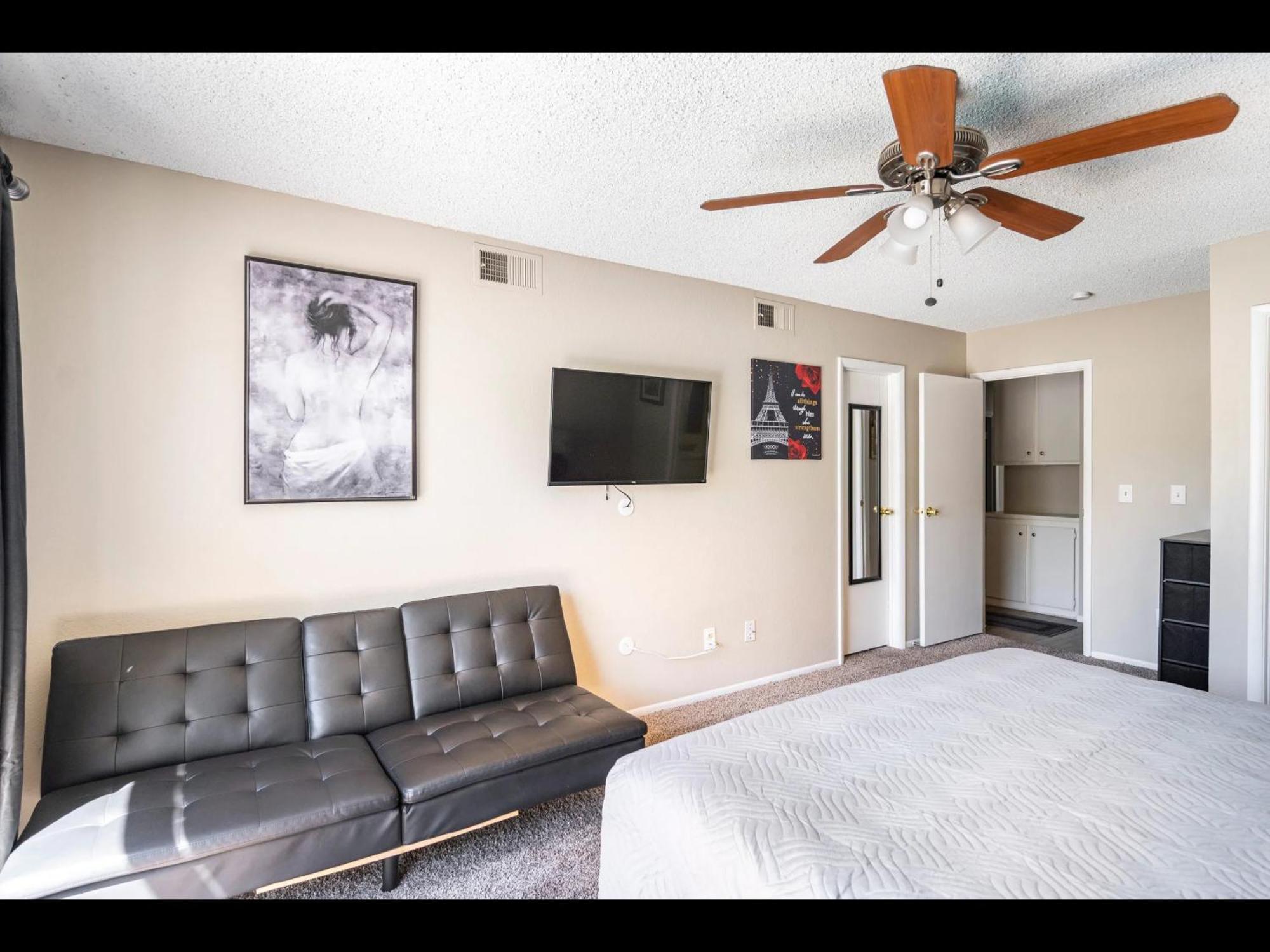 4 Bed 2 Bath Reno With Private Pool Сasa de vacaciones Las Vegas