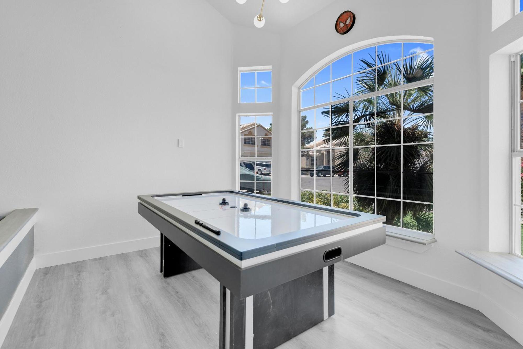8br 5ba Superhero Retreat-king Beds, Bbq, Hammock, Firepit, Minigolf, Workspace *