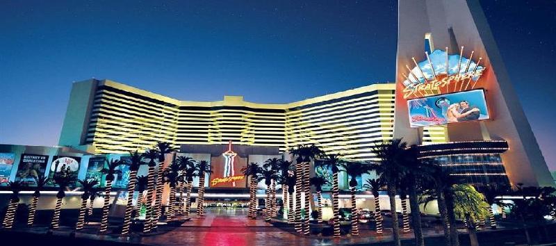 Hotel Essential By Stratosphere 3*