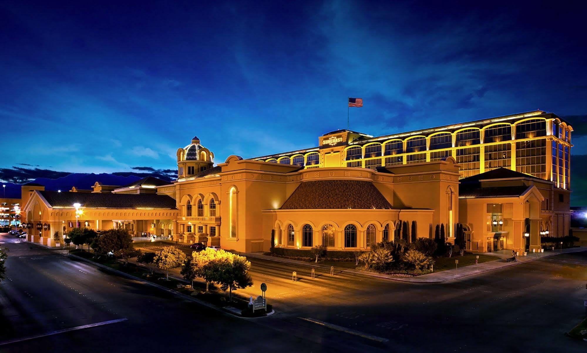 Suncoast Y Casino Resort 4*