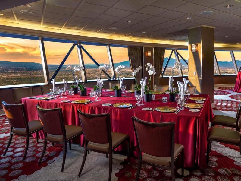 Hotel Essential By Stratosphere 3*