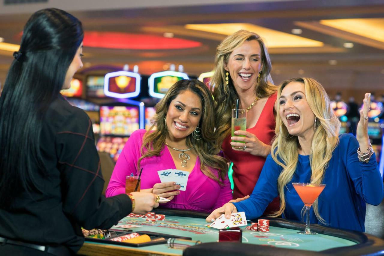 Suncoast Y Casino Resort 4*