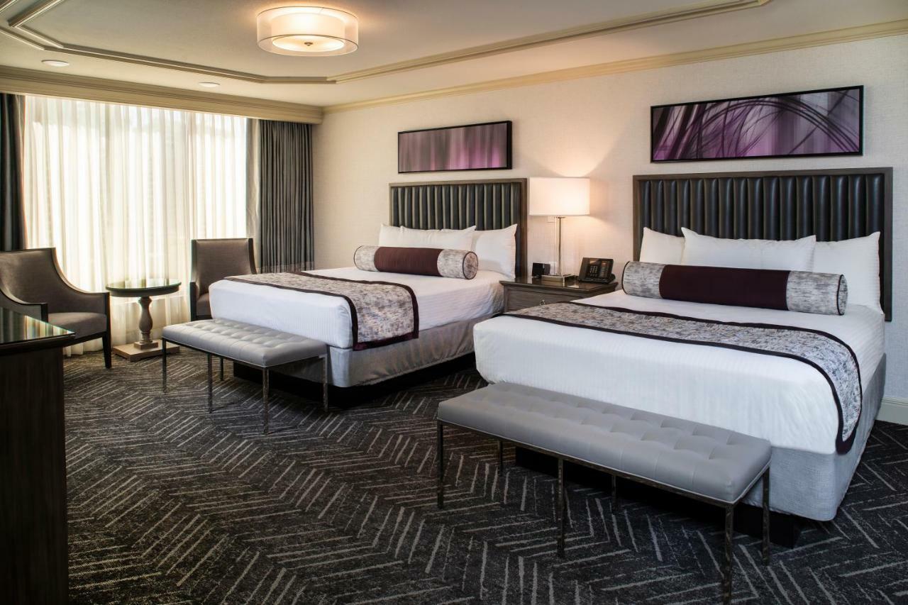 Suncoast Y Casino Resort 4*