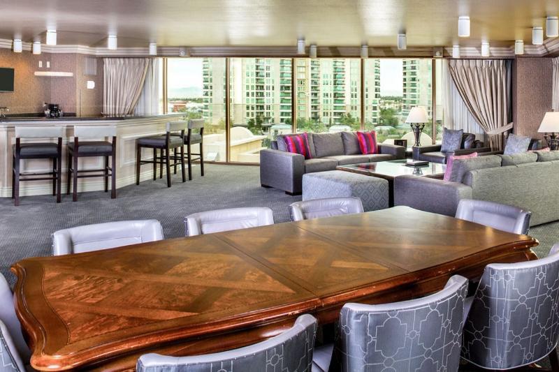 Suncoast Y Casino Resort 4*
