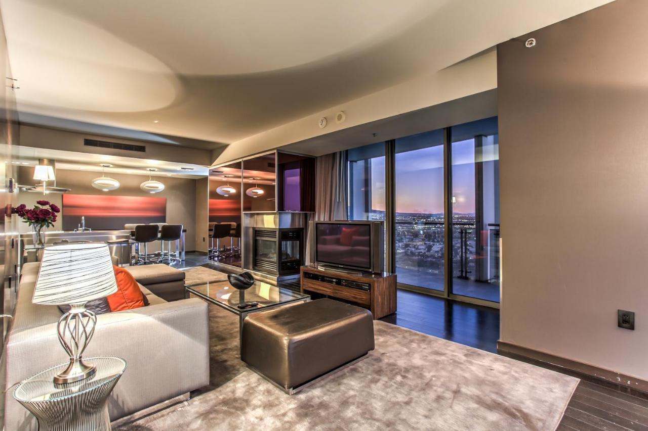 Palms Place With Balcony & Strip View Apartahotel
