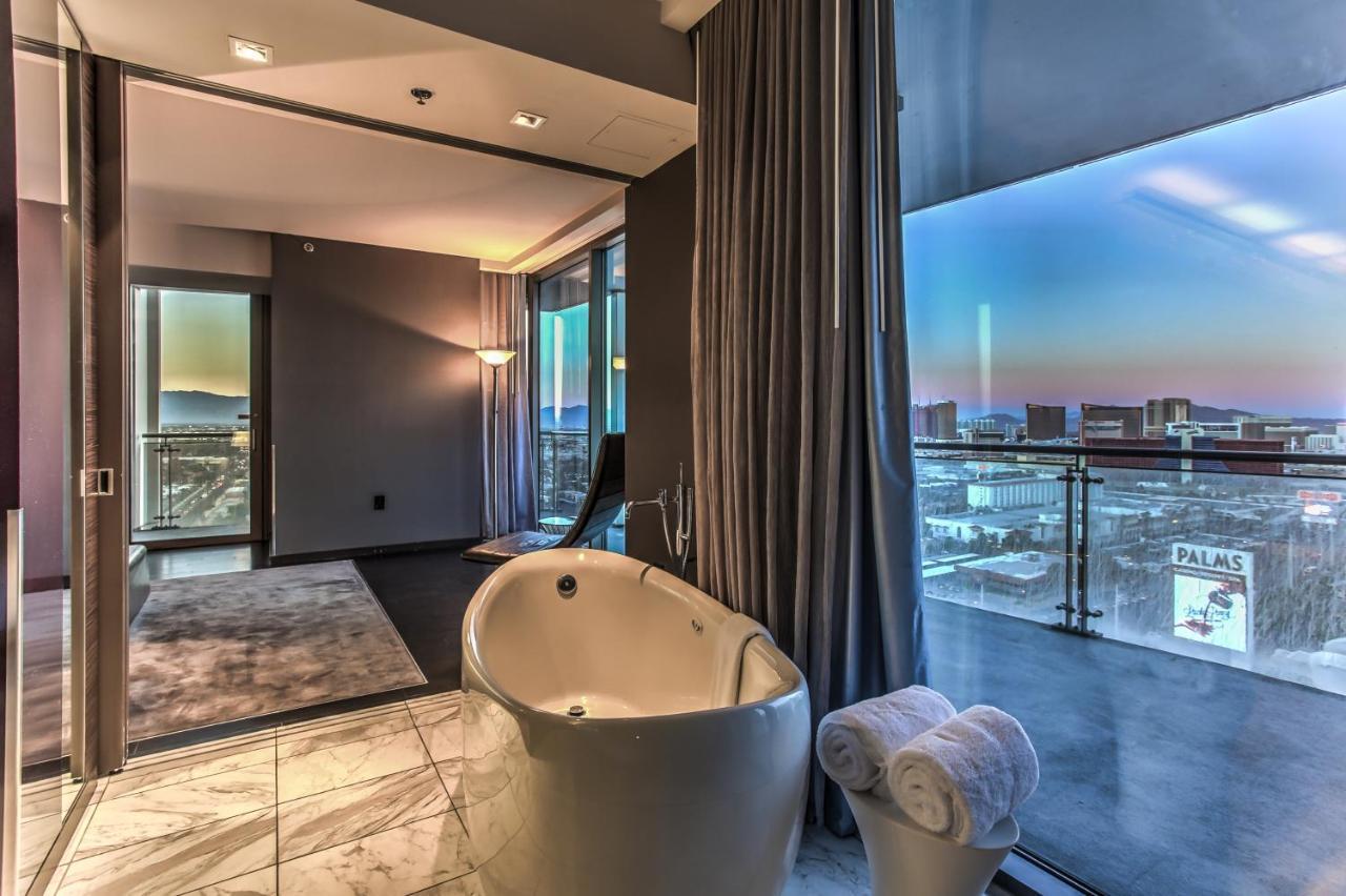 Palms Place With Balcony & Strip View * Las Vegas