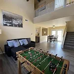 Gorgeous 4 Bedroom House W/ Private Pool