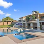 Vegas Saltwater Pool, Jacuzzi, Hammocks, Rv Parking
