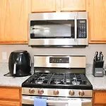 Sparkling Home Book Now! Minutes To Ap & Lv Strip!