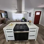 Stylish 4Br Oasis - Luxe Backyard Bbq