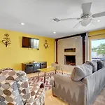 Las Vegas Elegance! Pool Table & Sparkling Pool! Home