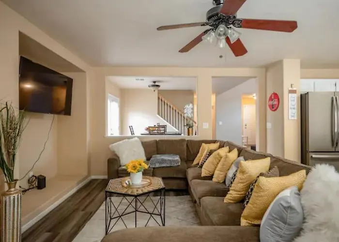 Gorgeous 4 Bedroom House W/ Private Pool