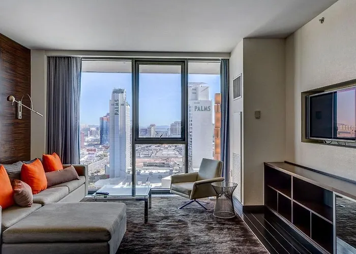 Luxury Strip View Studio- Palms Place