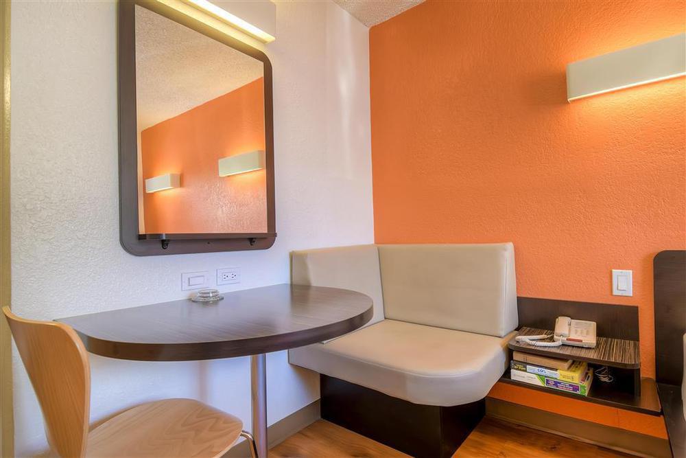 Motel 6-Las Vegas, NV - Tropicana 2*