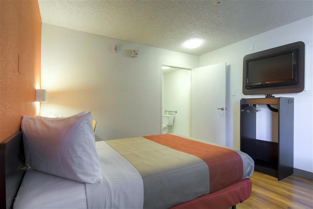 Hotel 6-las Vegas, Nv - I-15 Stadium