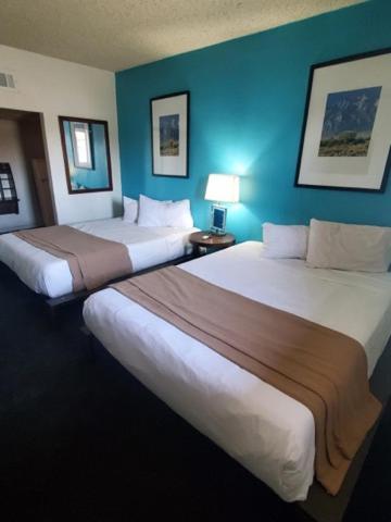 Desert Hills Motel 2*