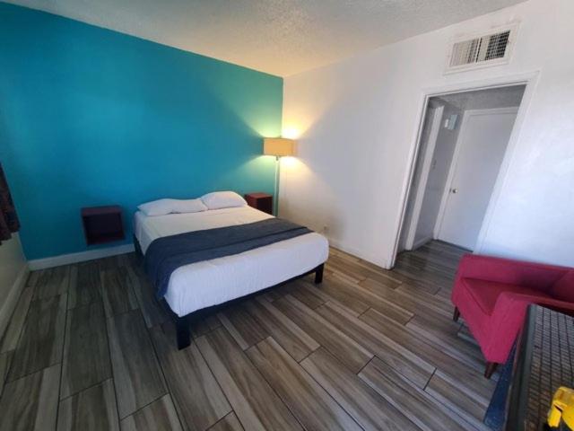 Desert Hills Motel 2*