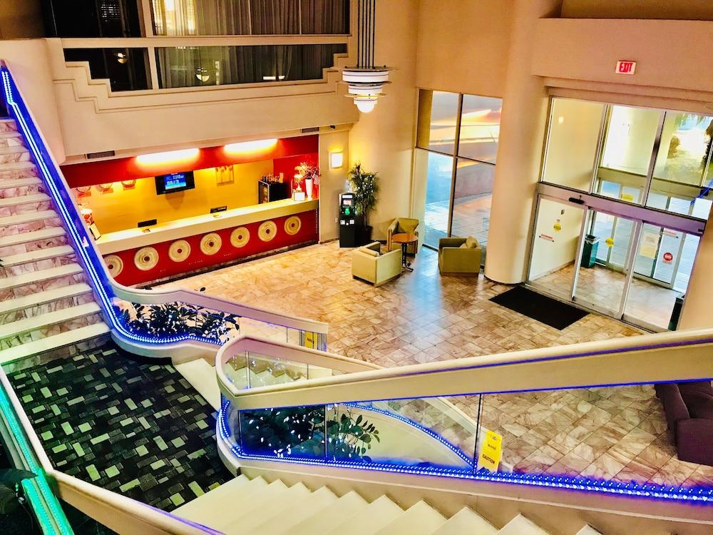 Ramada Vegas Hotel