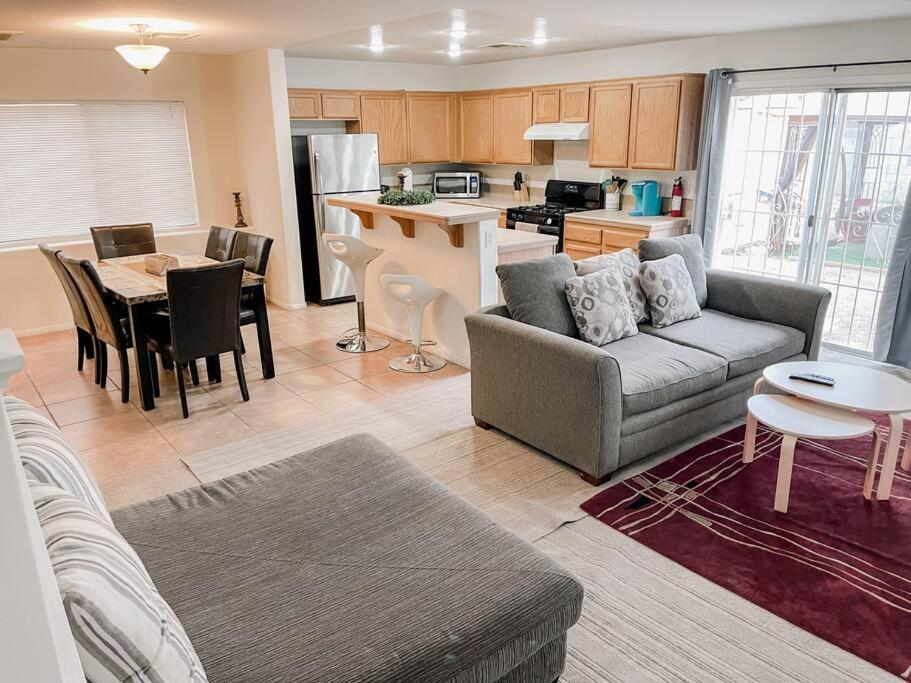 Сasa de vacaciones 3 Bedroom 15min To Strip/fremont St Exp Fast Wifi Las Vegas