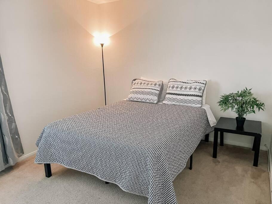 Сasa de vacaciones 3 Bedroom 15min To Strip/fremont St Exp Fast Wifi