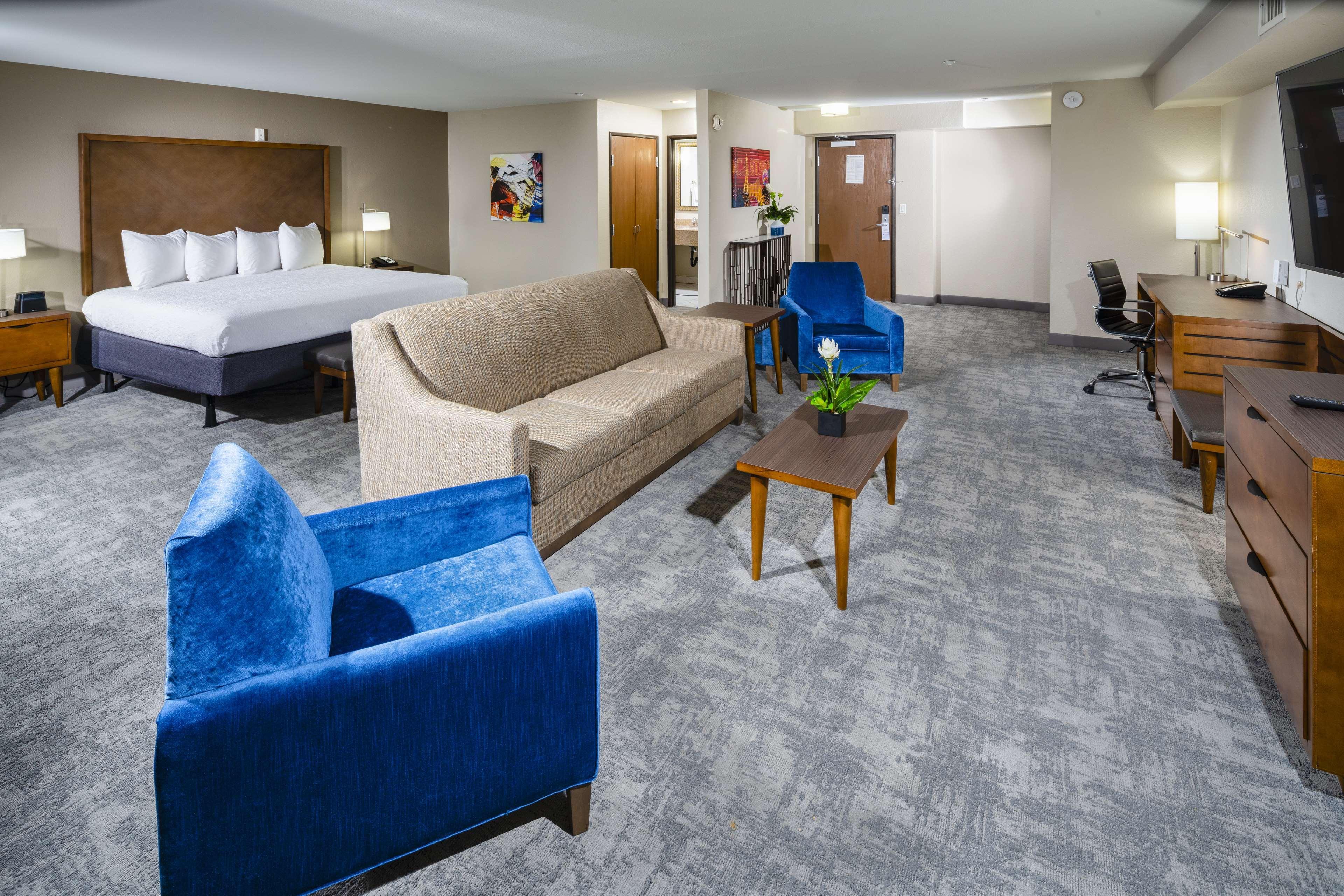 Western Henderson Hotel 3*