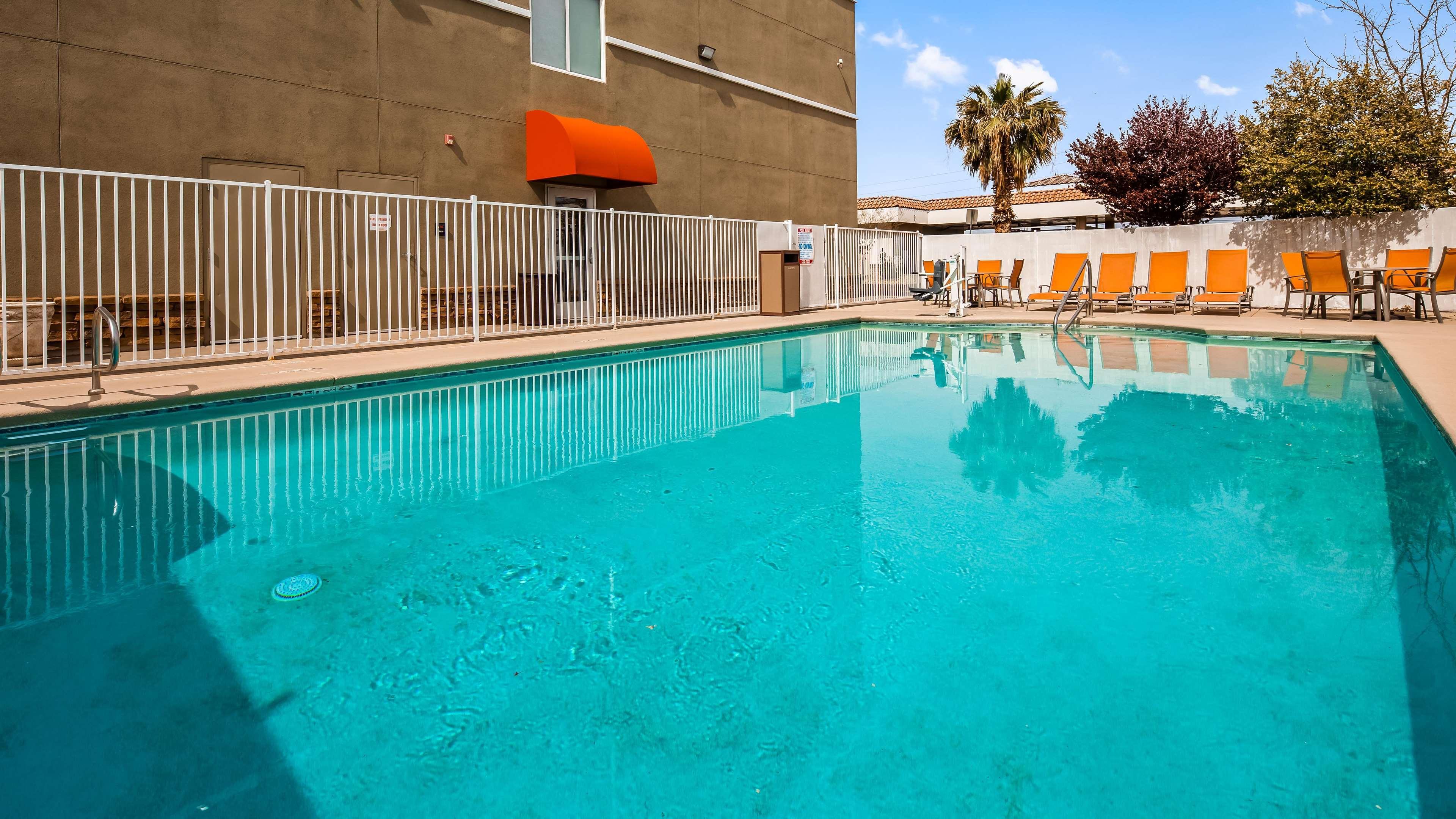 Western Henderson 3*