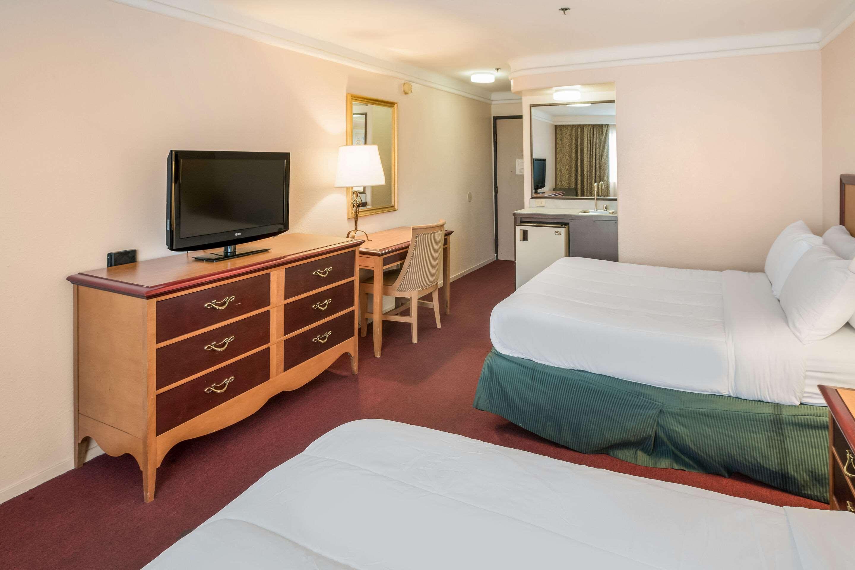 Hotel Ramada Vegas 3*
