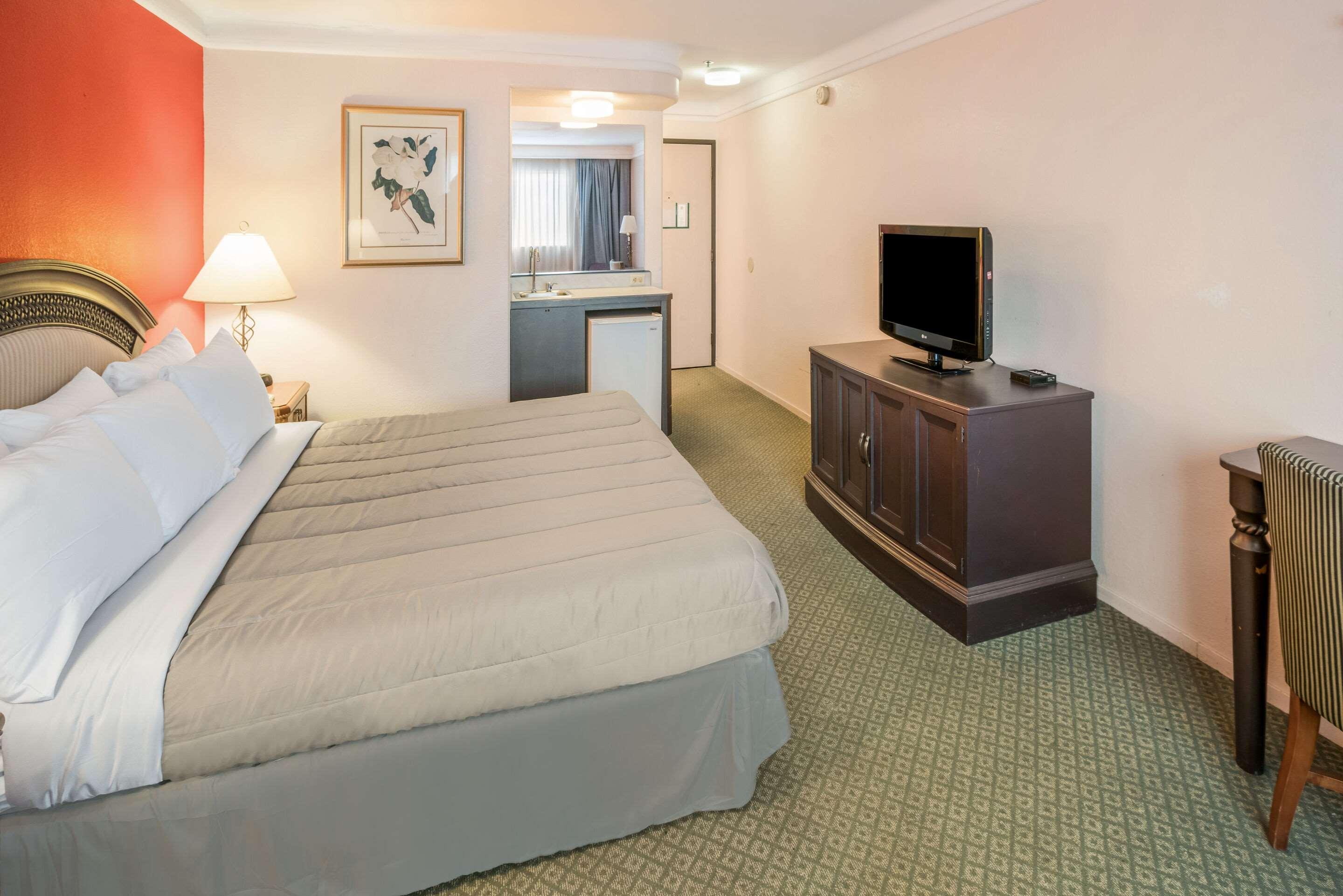 Ramada Vegas Hotel 3*