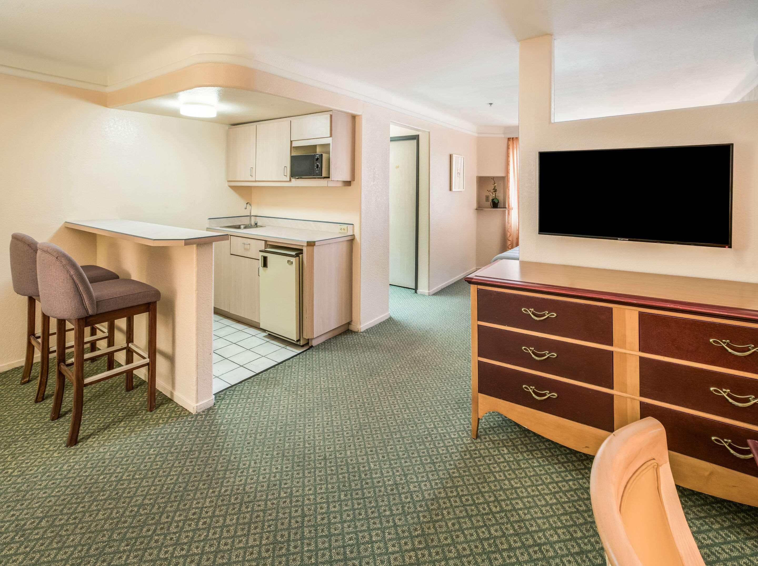 Ramada Vegas Hotel 3*