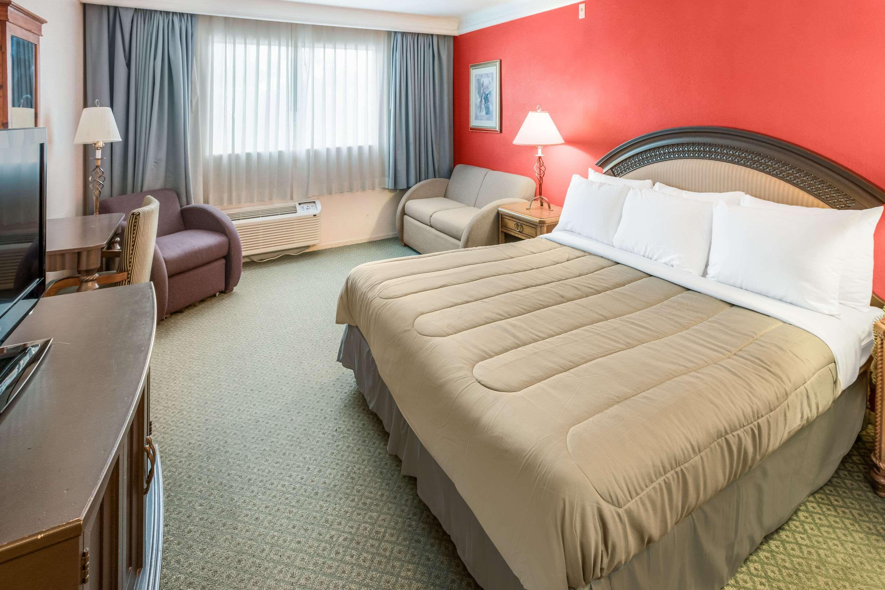 Ramada Vegas Hotel