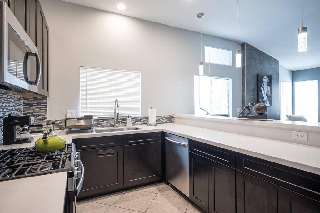 Modern Home! Pool & Jacuzzi Las Vegas