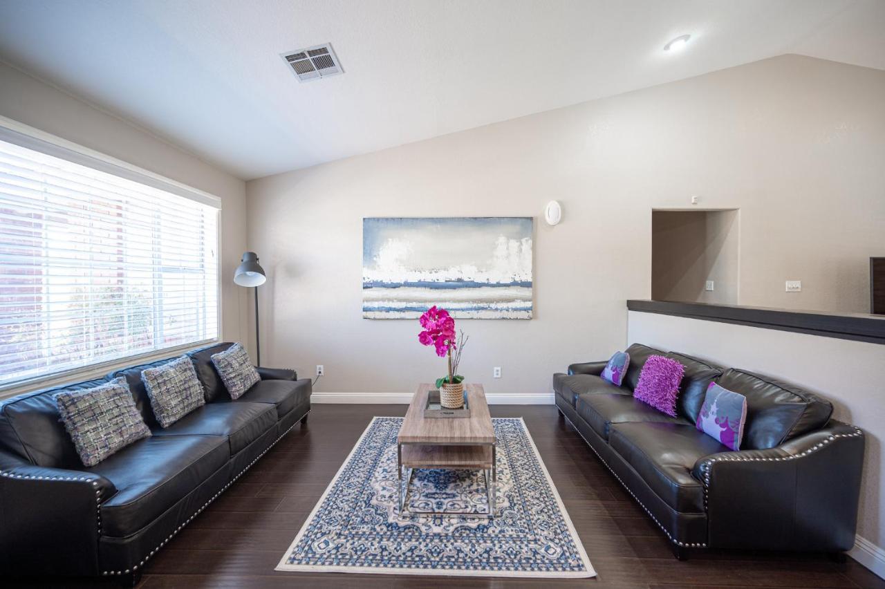 Сasa de vacaciones Luxury Near Strip And Airport. *