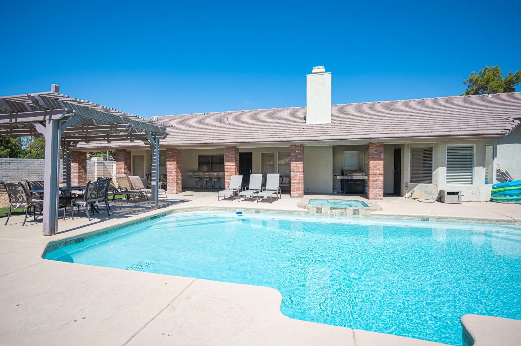 Luxury Near Strip And Airport. Сasa de vacaciones *