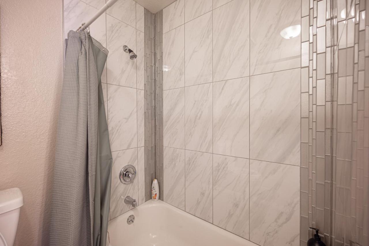 Сasa de vacaciones Luxury Near Strip And Airport. *