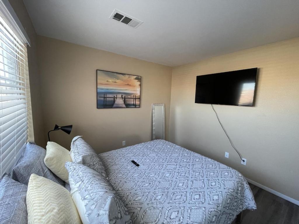 Gorgeous 4 Bedroom House W/ Private Pool