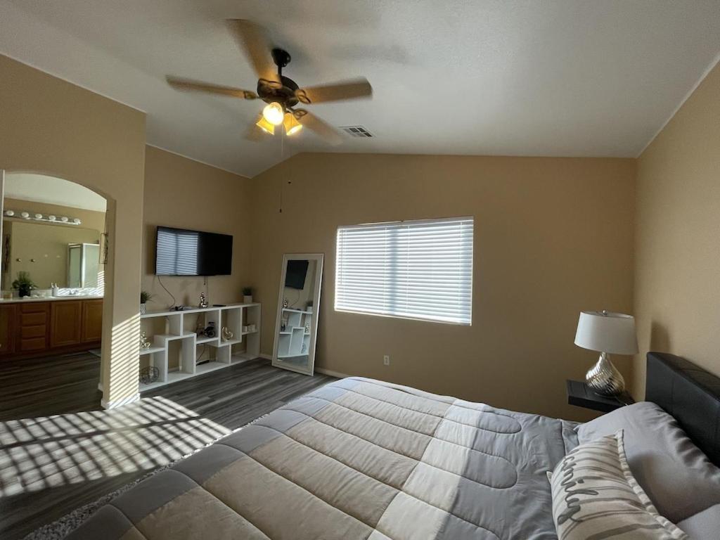 Gorgeous 4 Bedroom House W/ Private Pool * Las Vegas