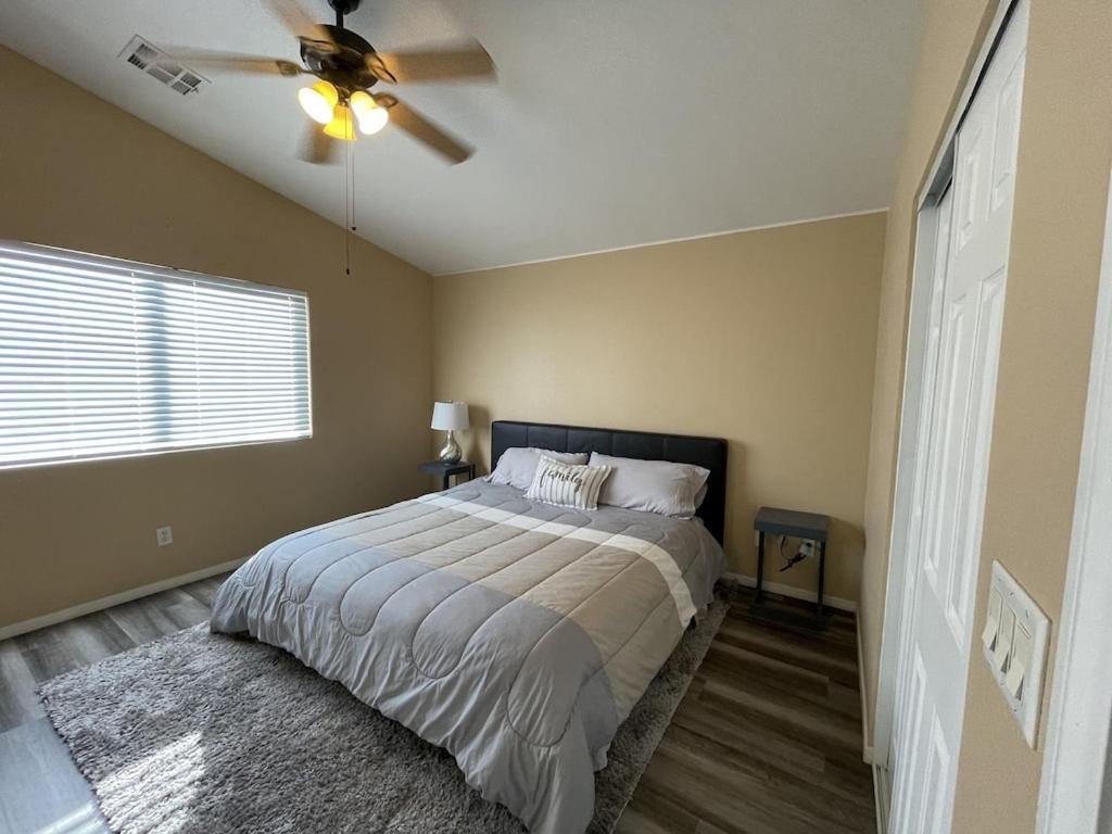 Gorgeous 4 Bedroom House W/ Private Pool *