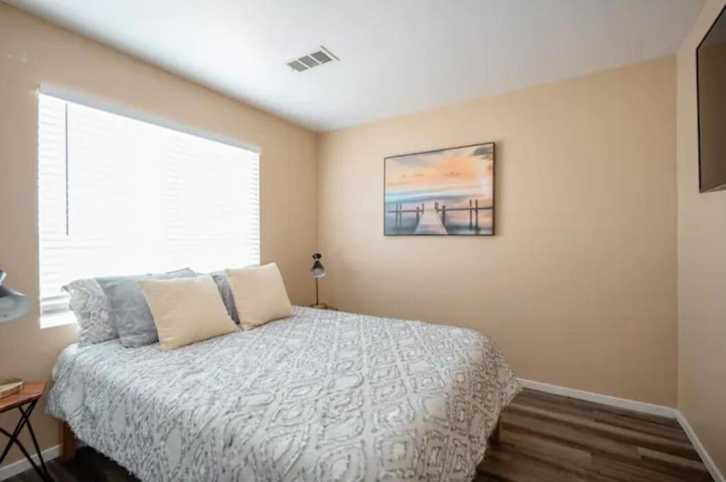 Gorgeous 4 Bedroom House W/ Private Pool Las Vegas