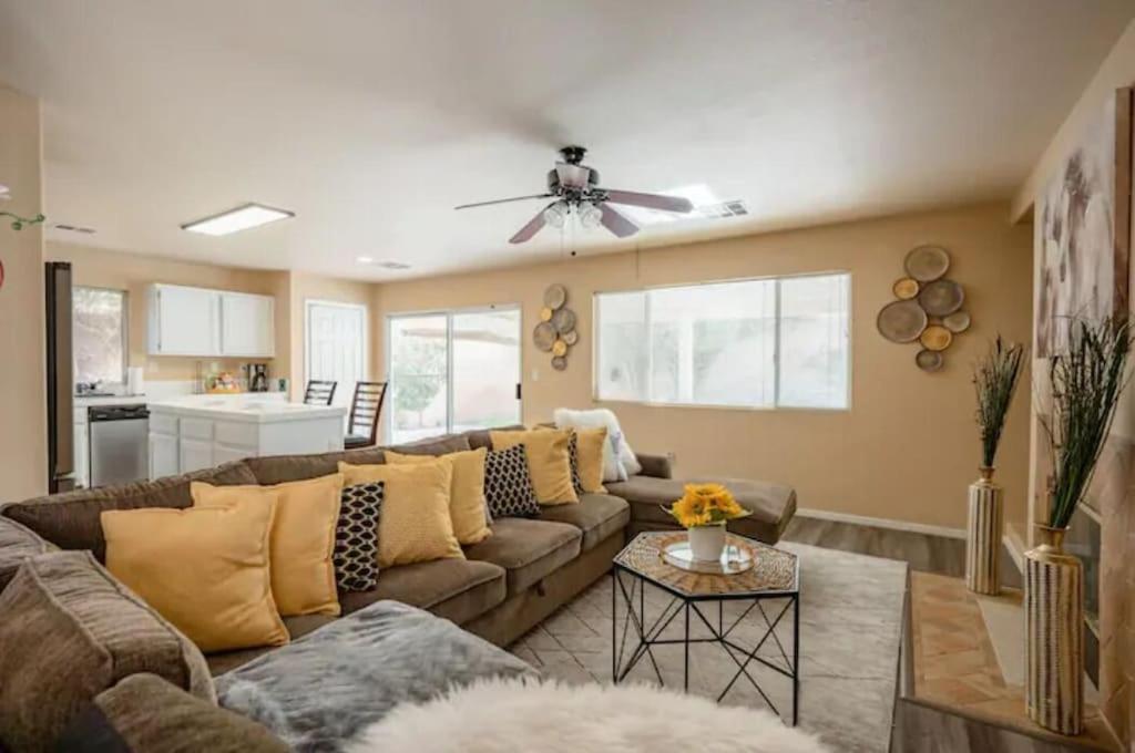 Gorgeous 4 Bedroom House W/ Private Pool Las Vegas