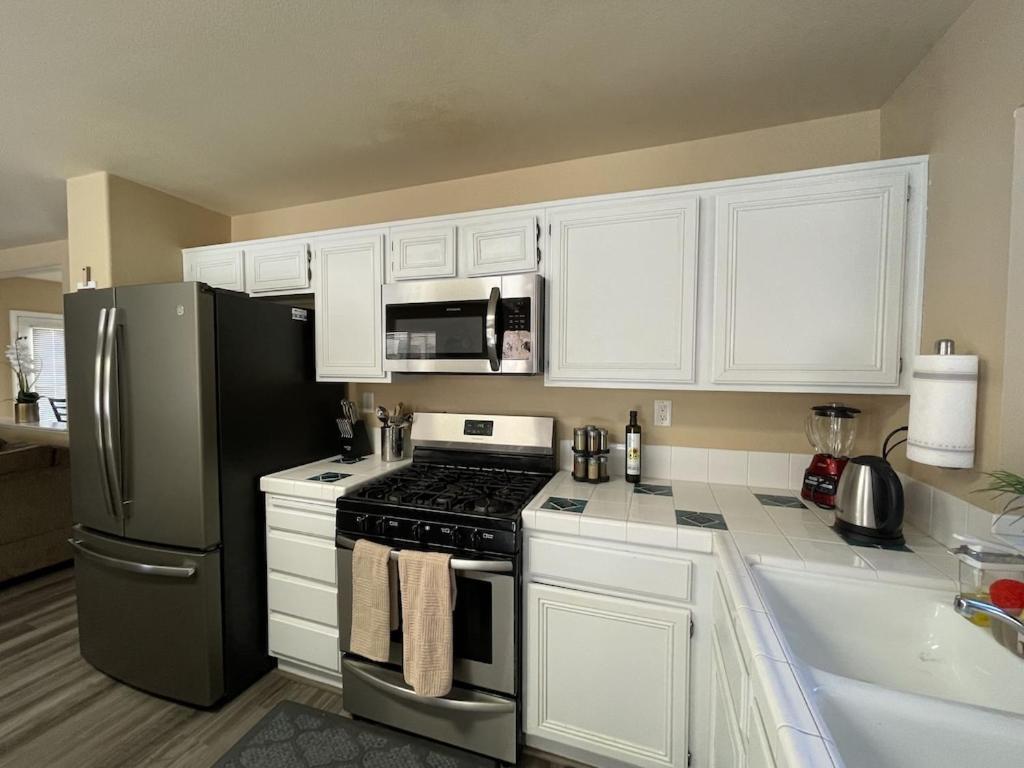 Gorgeous 4 Bedroom House W/ Private Pool Las Vegas
