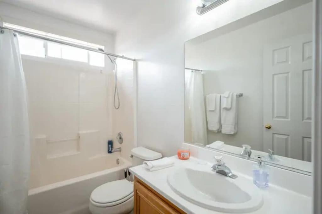 Gorgeous 4 Bedroom House W/ Private Pool * Las Vegas