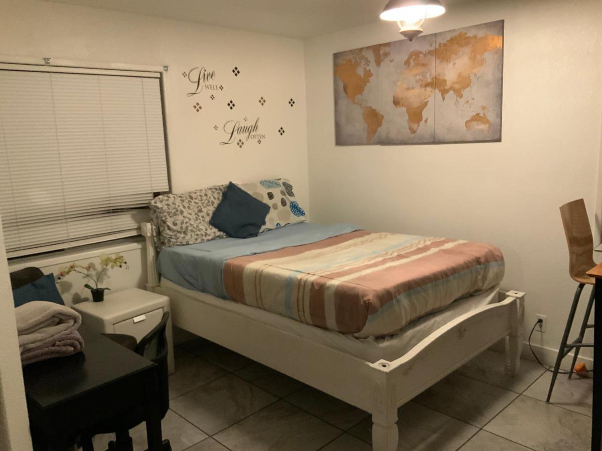 The Yellow Penthouse Llc Habitación en casa particular Las Vegas