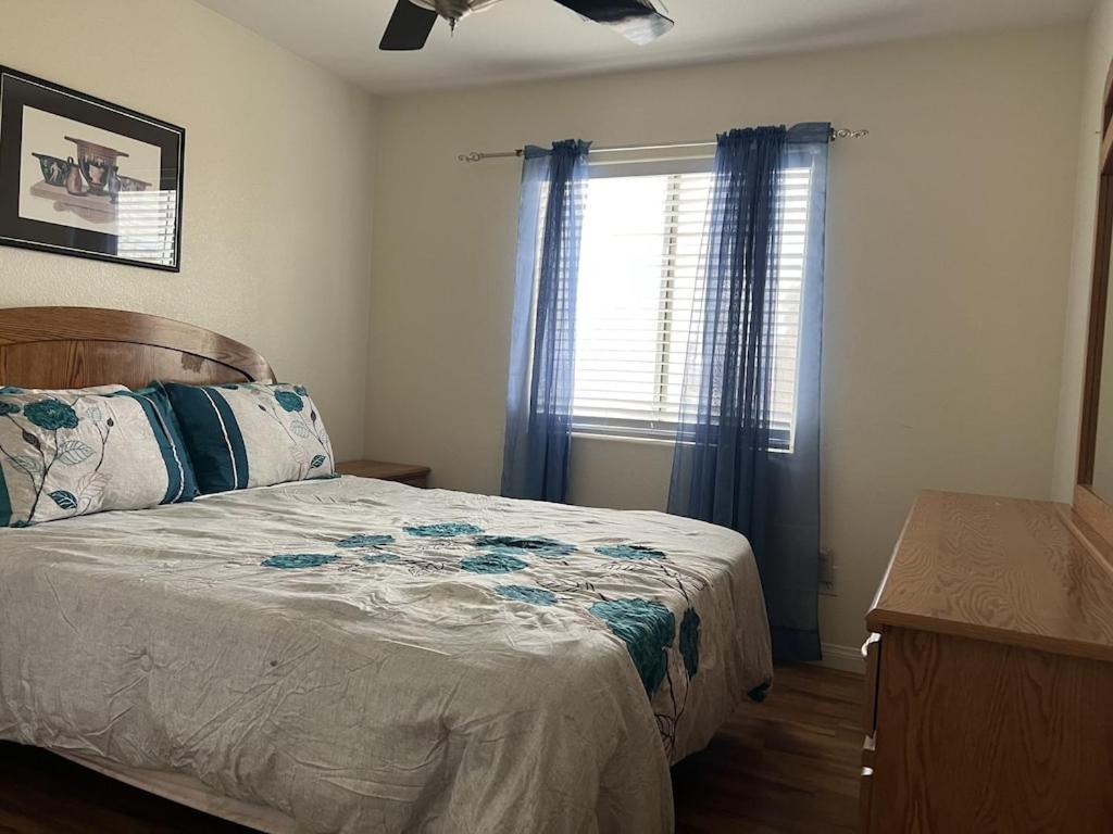 Сasa de vacaciones Vic's 3 Bedroom 4beds & Pool Centrally Located!